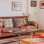 Central Covent Garden 1Br Flat With Balcony