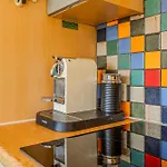 Central Covent Garden 1Br Flat With Balcony