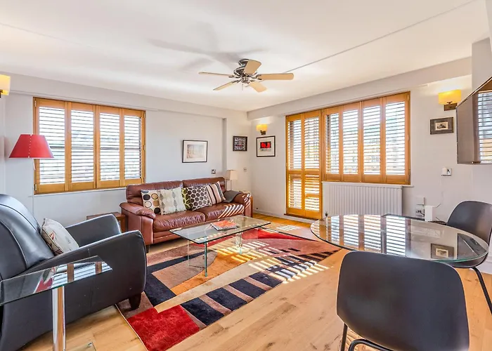 Central Covent Garden 1Br Flat With Balcony